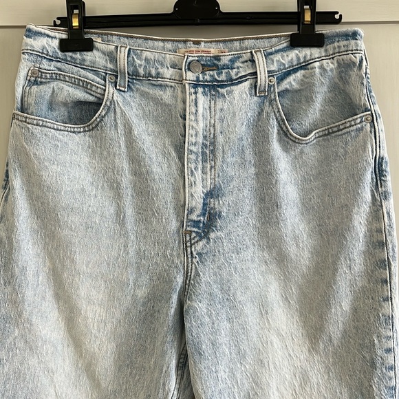 EUC 70’s High Slim Straight Levi’s jeans in a light blue wash. - Picture 4 of 16